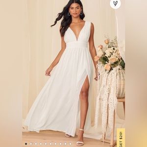 New Lulu’s white maxi dress size M.